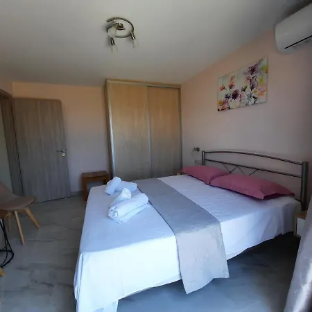 Freesia Grand Sea View Apartment Svoronata