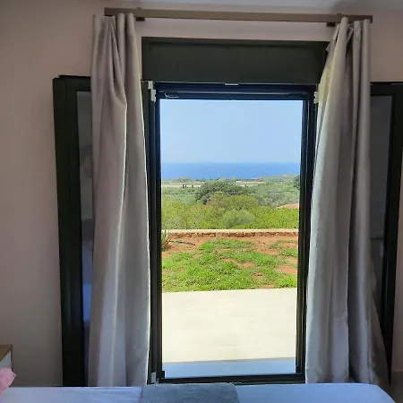 Freesia Grand Sea View Apartmán *